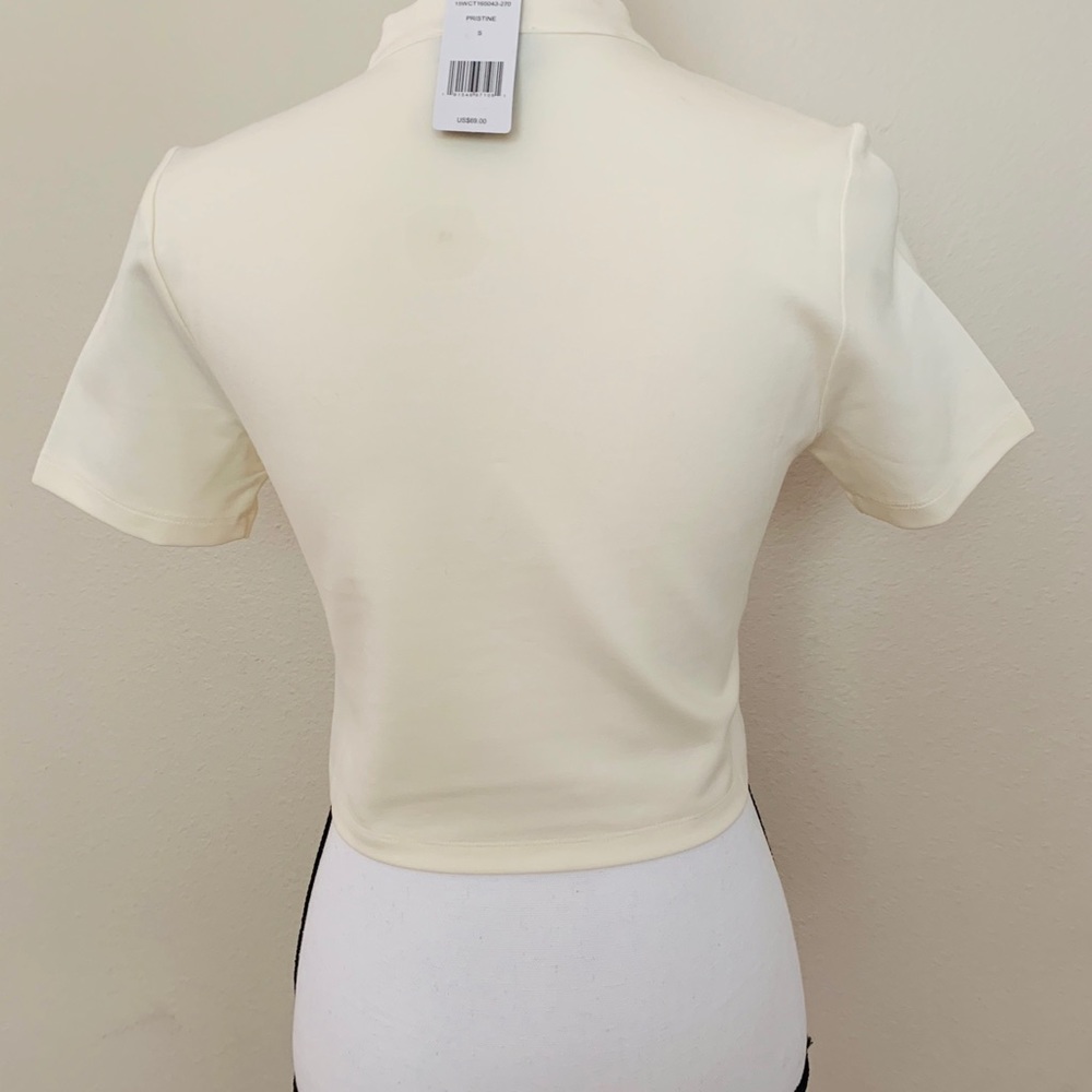 ๐ Bebe Keyhole Top - Picture 2 of 4